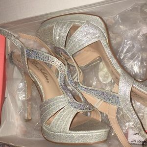 Dress shoes/ heels/